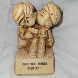 Vintage Circa 1979s Kissing Couples  collectible figurine